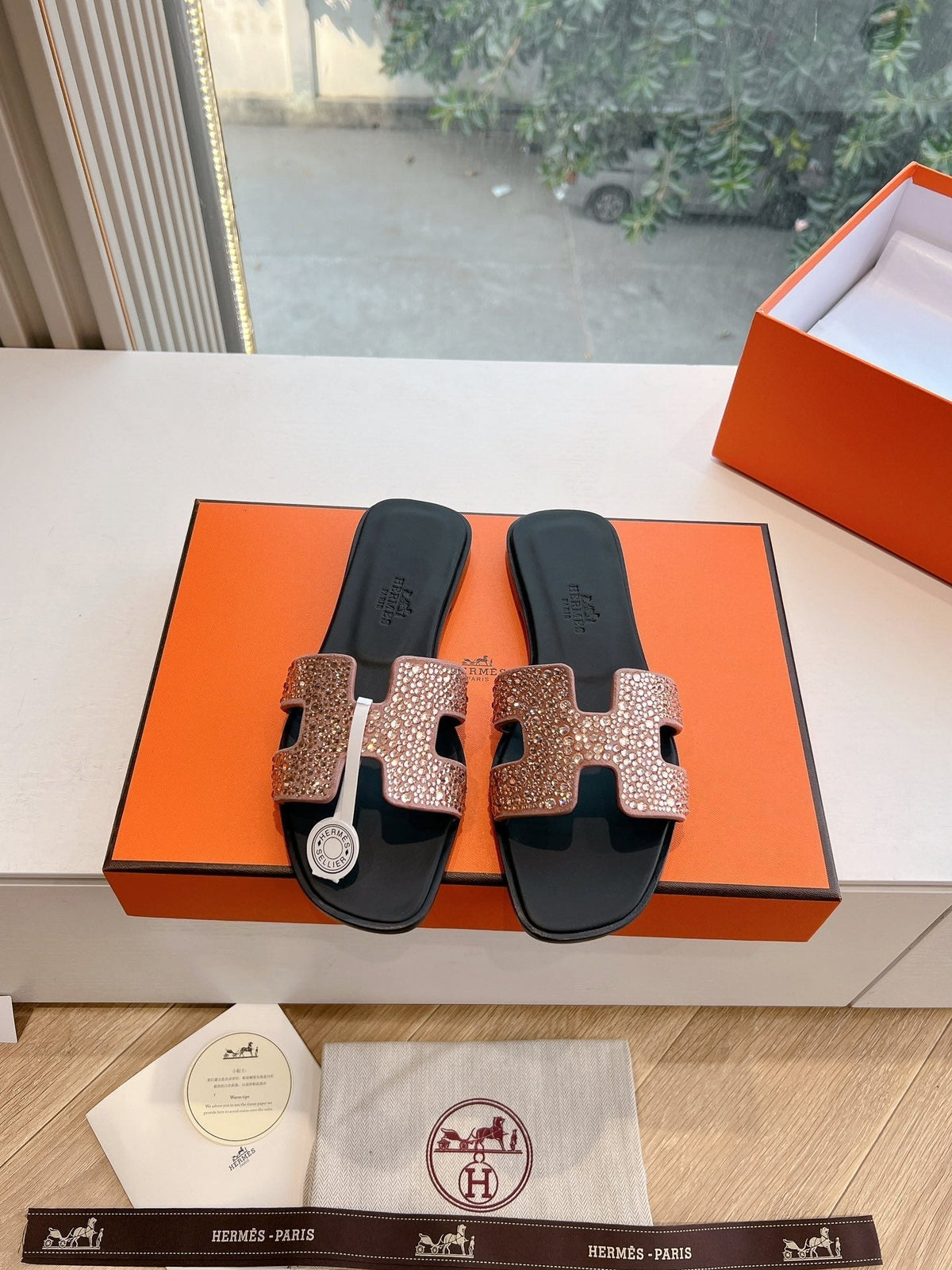 0RAN SLIDE IN PENNY BROWN CALFSKIN WITH CRYSTALS