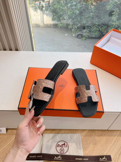 0RAN SLIDE IN PENNY BROWN CALFSKIN WITH CRYSTALS