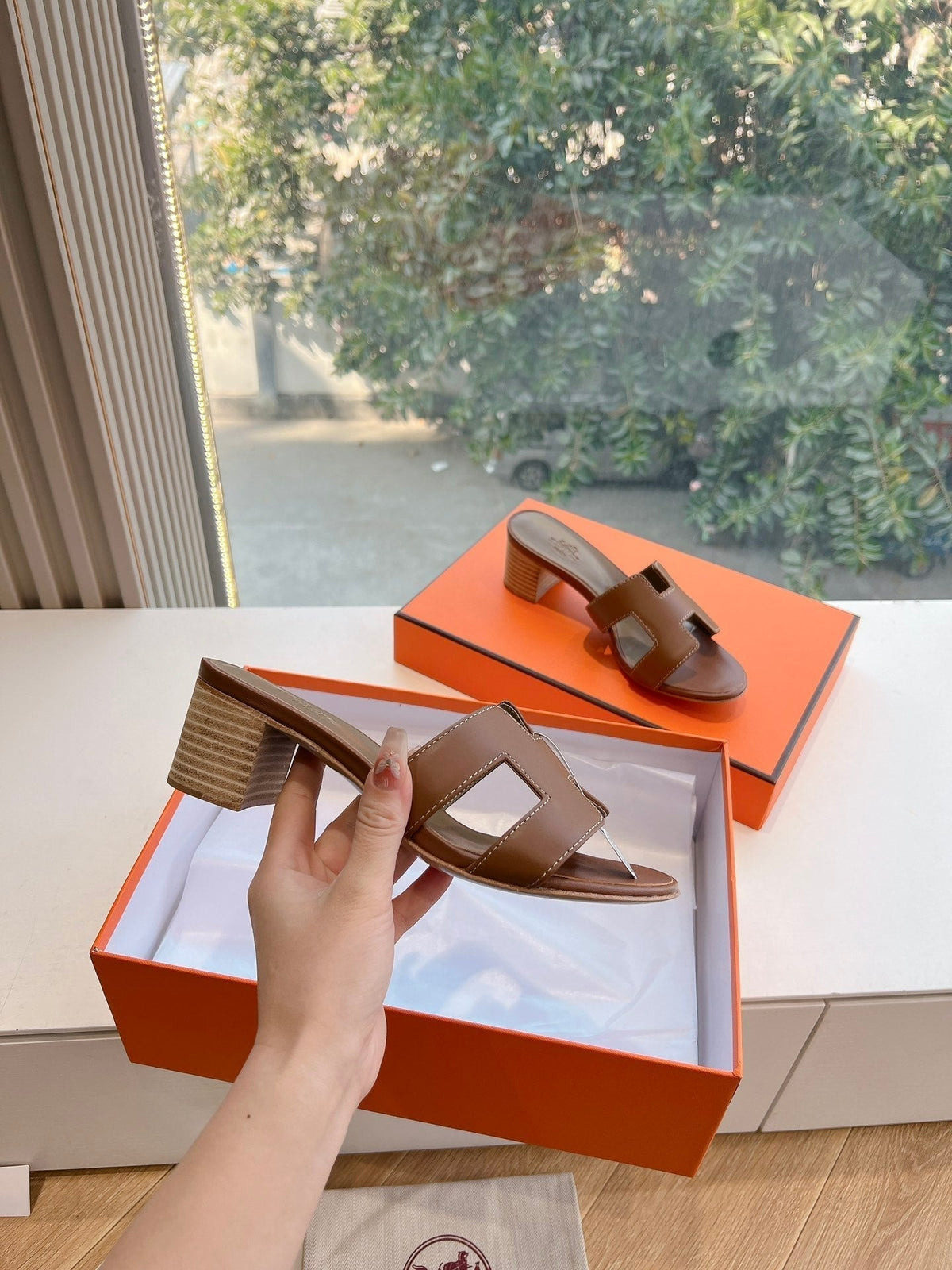 0ASIS SANDAL IN CHOCOLATE BROWN CALFSKIN