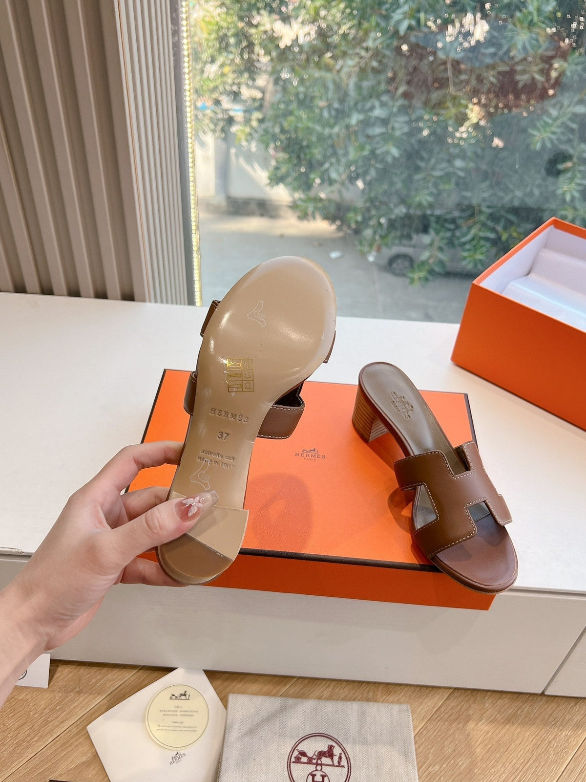 0ASIS SANDAL IN CHOCOLATE BROWN CALFSKIN