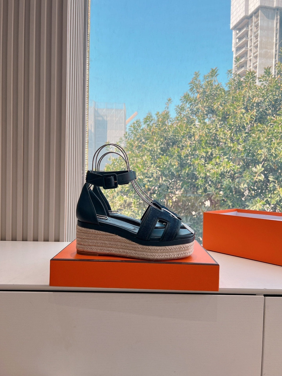ELDA ESPADRILLE IN MIDNIGHT BLUE FABRIC AND BLACK CALFSKIN