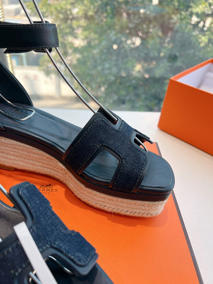 ELDA ESPADRILLE IN MIDNIGHT BLUE FABRIC AND BLACK CALFSKIN