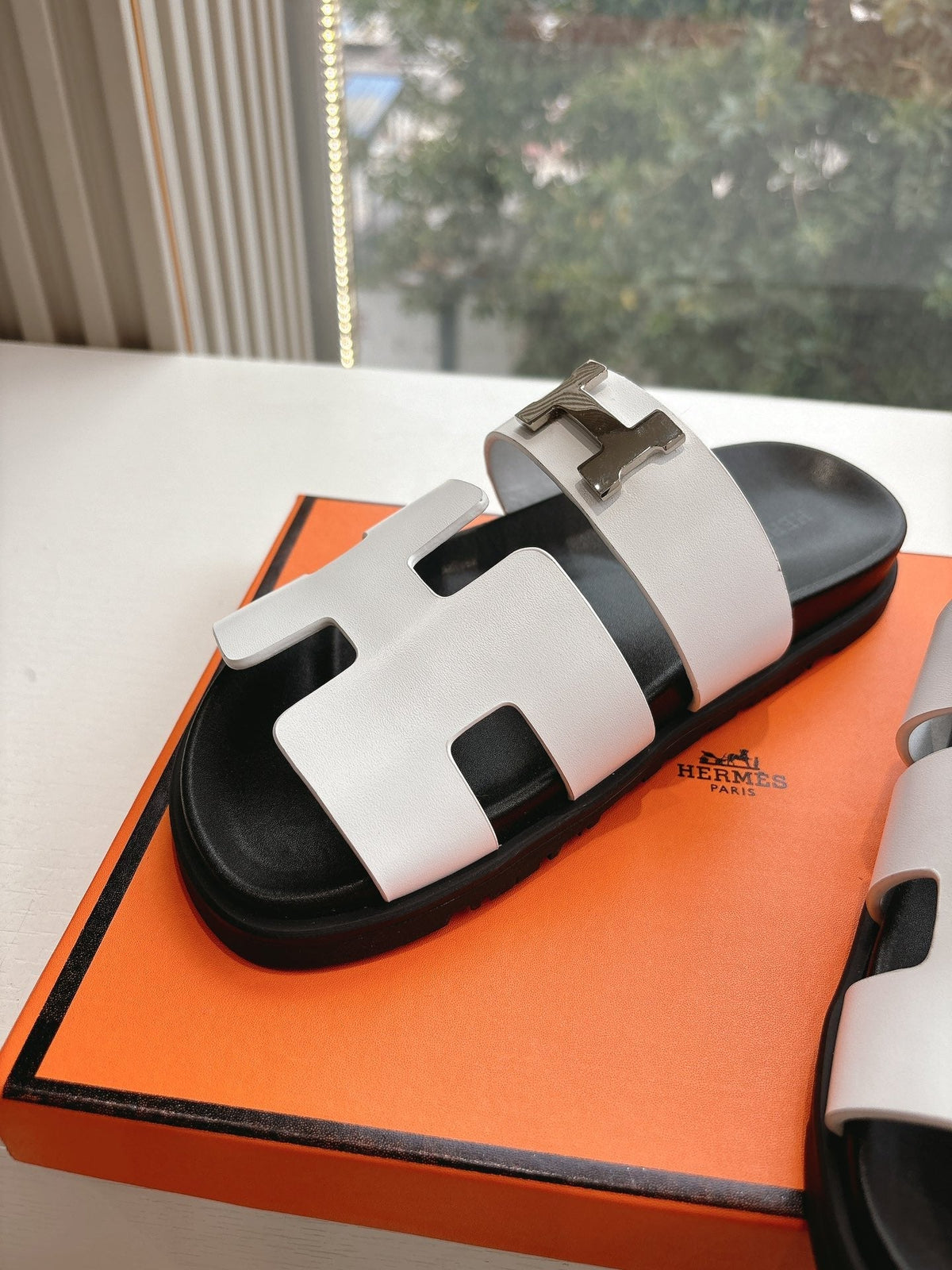 CHYPRE SANDAL IN WHITE CALFSKIN