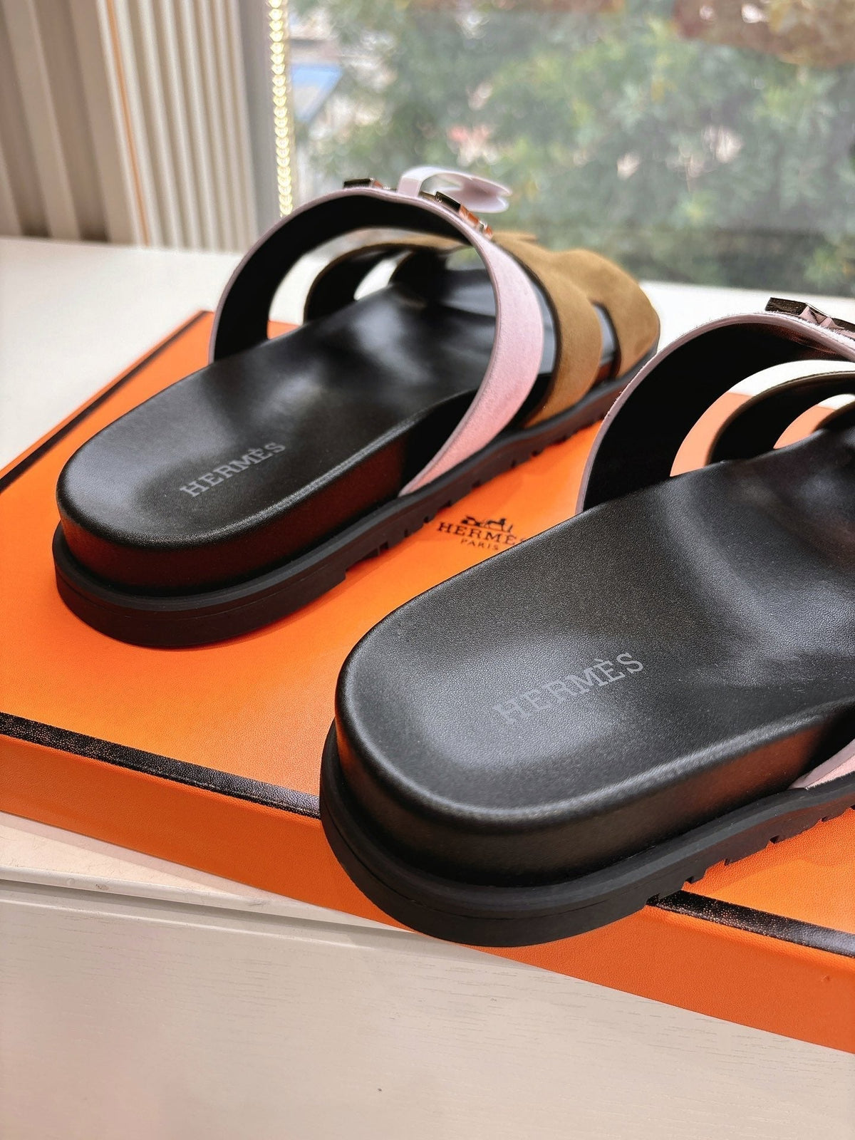 CHYPRE SANDAL IN LIGHT PINK MIX CHOCOLATE BROWN SUEDE