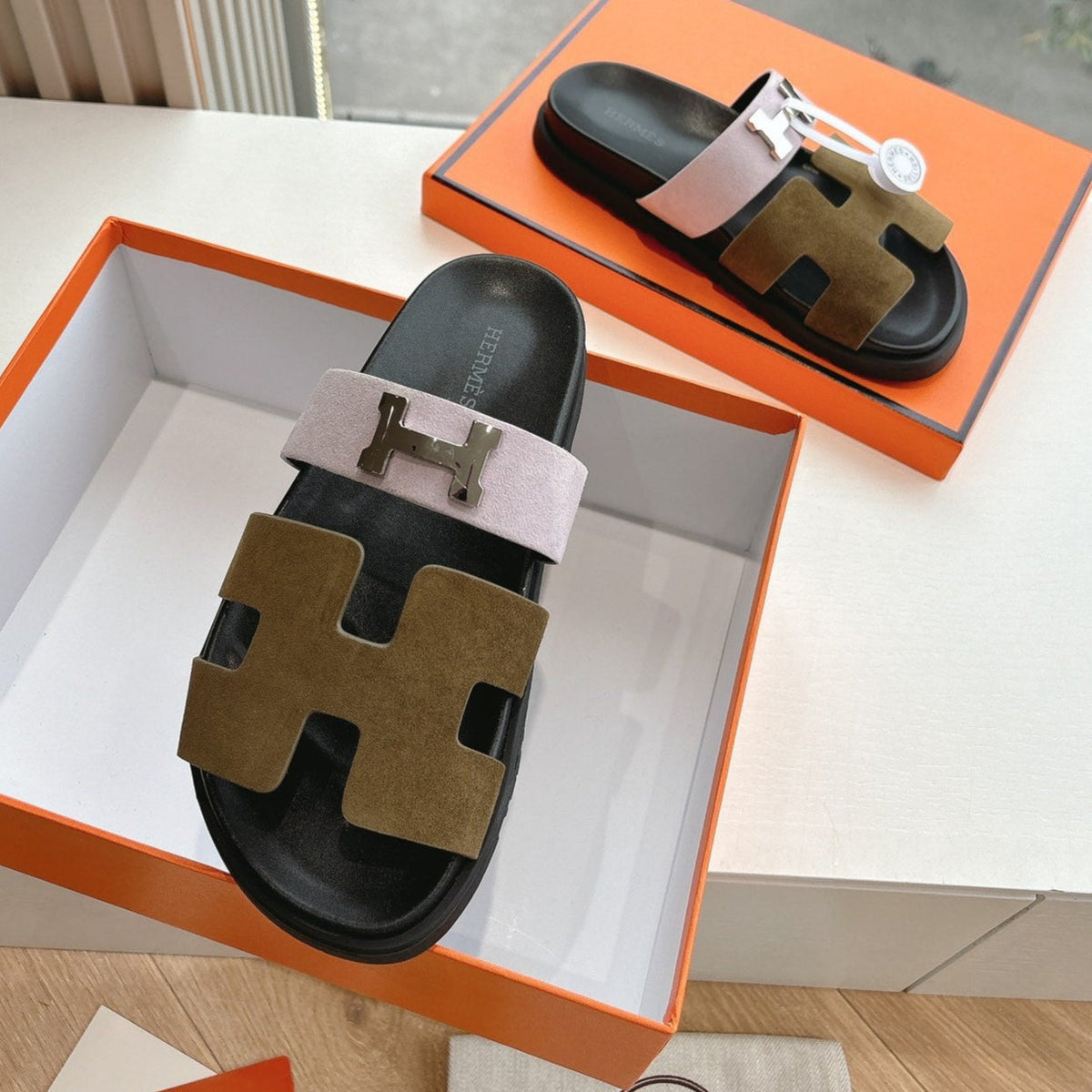 CHYPRE SANDAL IN LIGHT PINK MIX CHOCOLATE BROWN SUEDE
