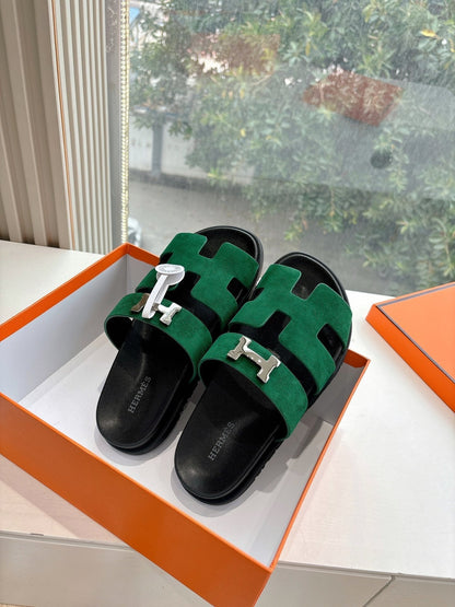 CHYPRE SANDAL IN PINE GREEN SUEDE