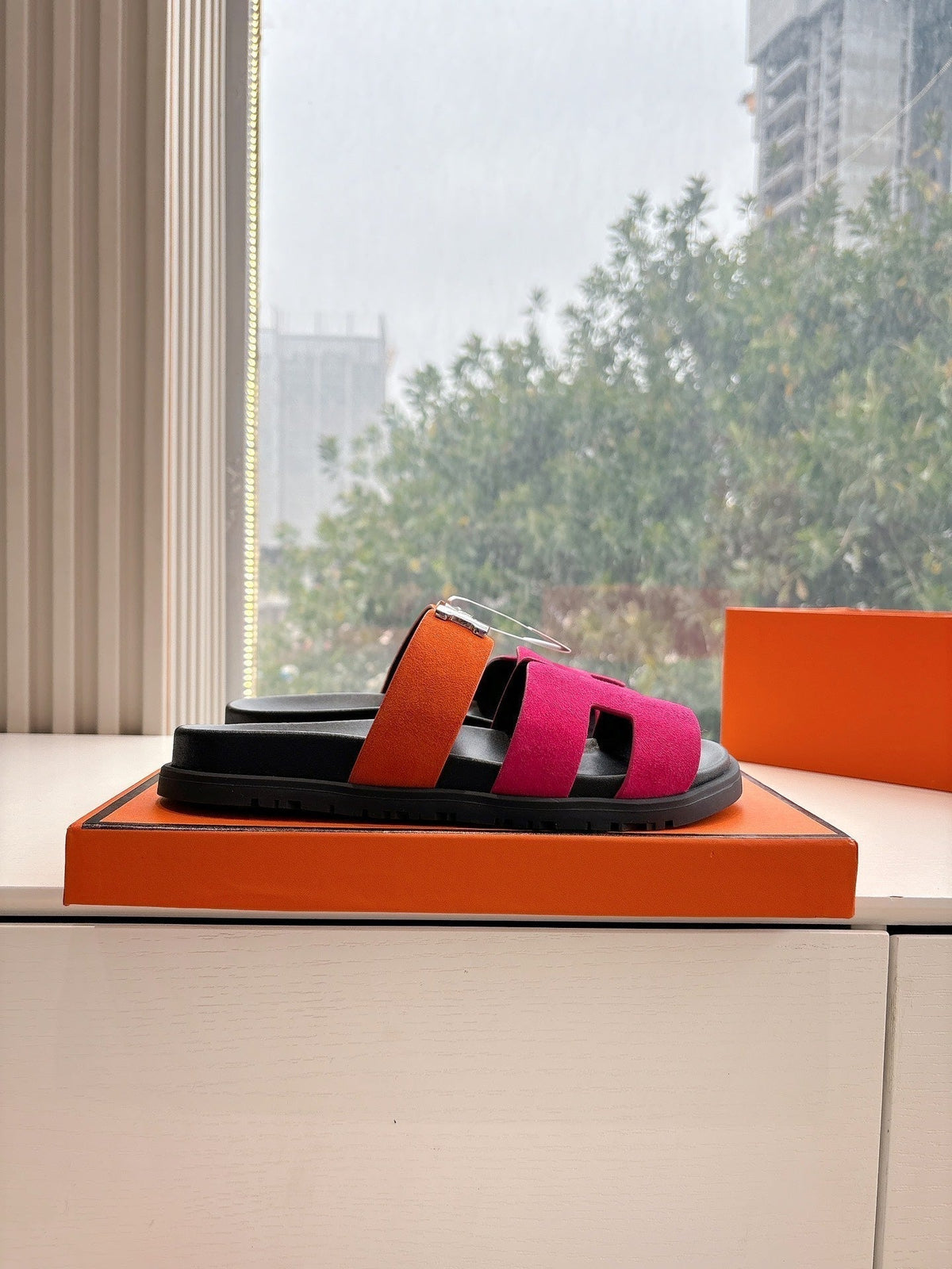 CHYPRE SANDAL IN DARK PINK MIX ORANGE SUEDE