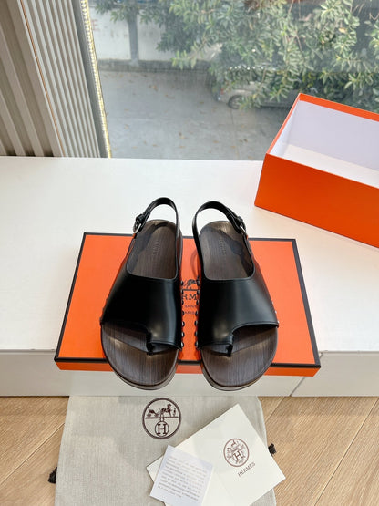 FLAT SANDAL IN BLACK CALFSKIN