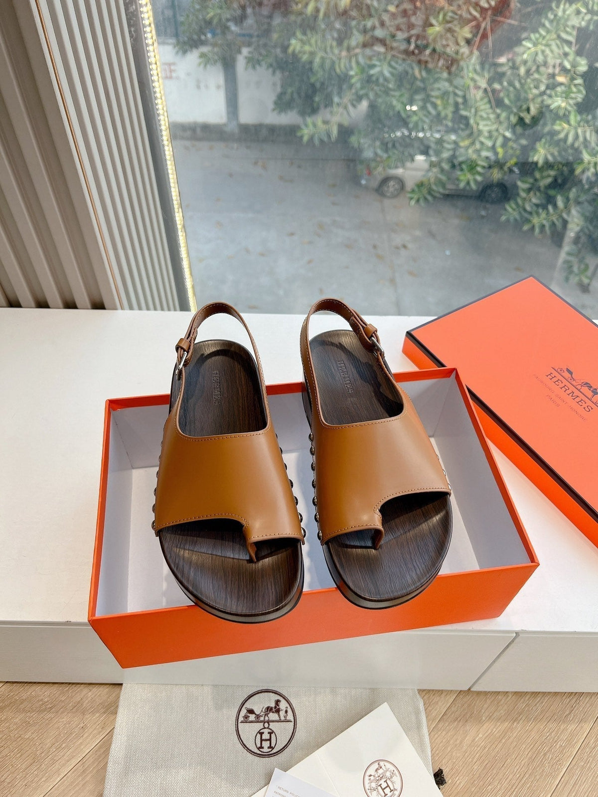 FLAT SANDAL IN BRONZE BROWN CALFSKIN