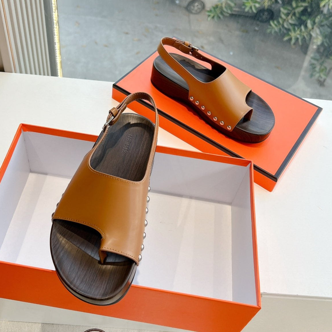 FLAT SANDAL IN BRONZE BROWN CALFSKIN