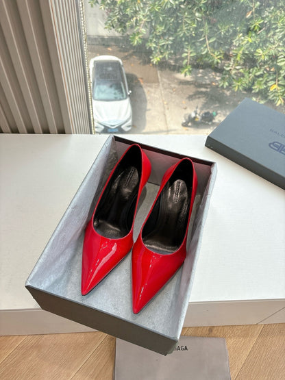 HIGH PUMPS IN CLASSIC RED PATENT CALFSKIN