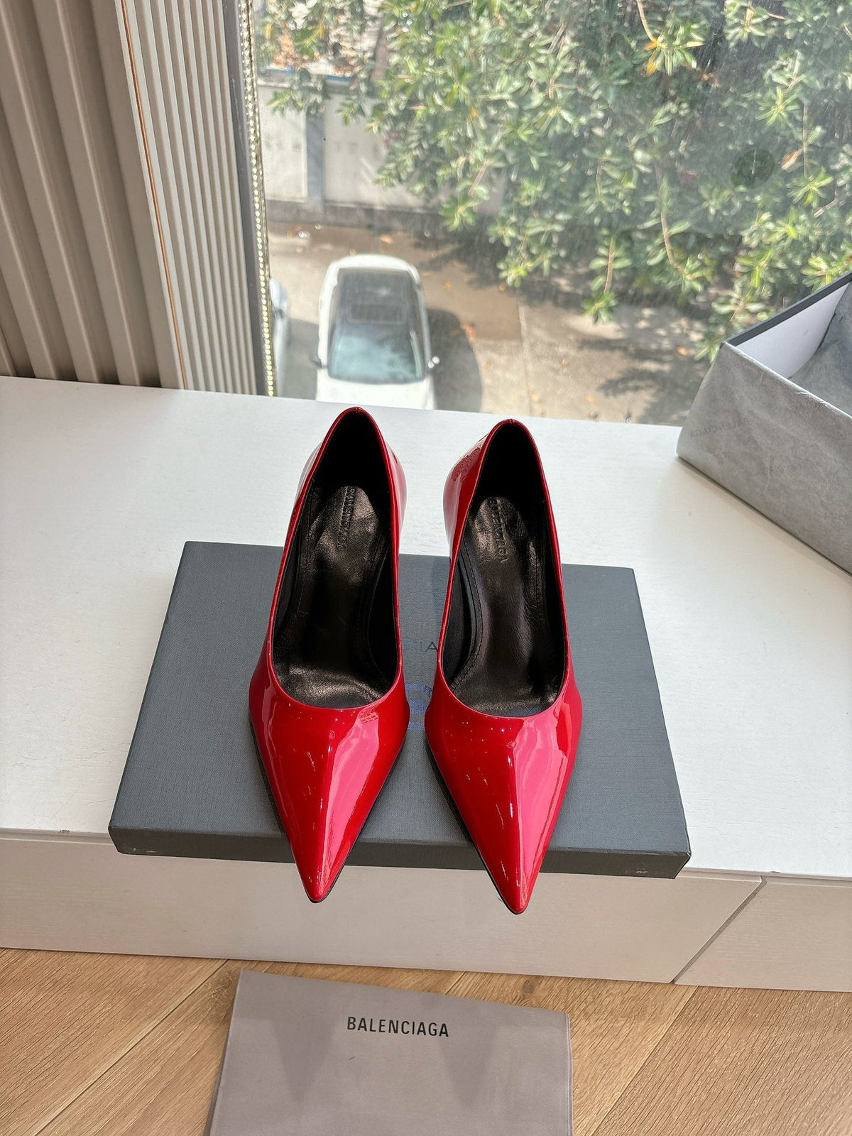 HIGH PUMPS IN CLASSIC RED PATENT CALFSKIN