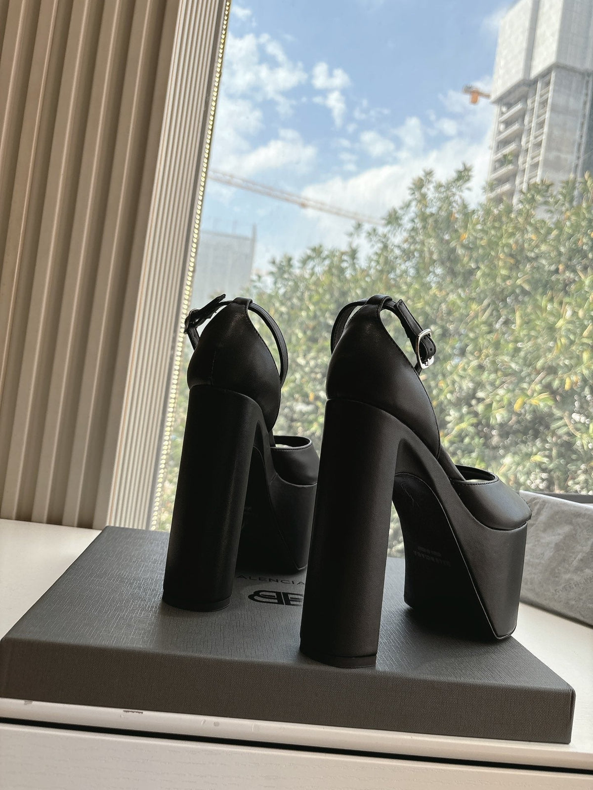 PLATFORM ANKLE STRAP HEELS IN BLACK SMOOTH CALFSKIN