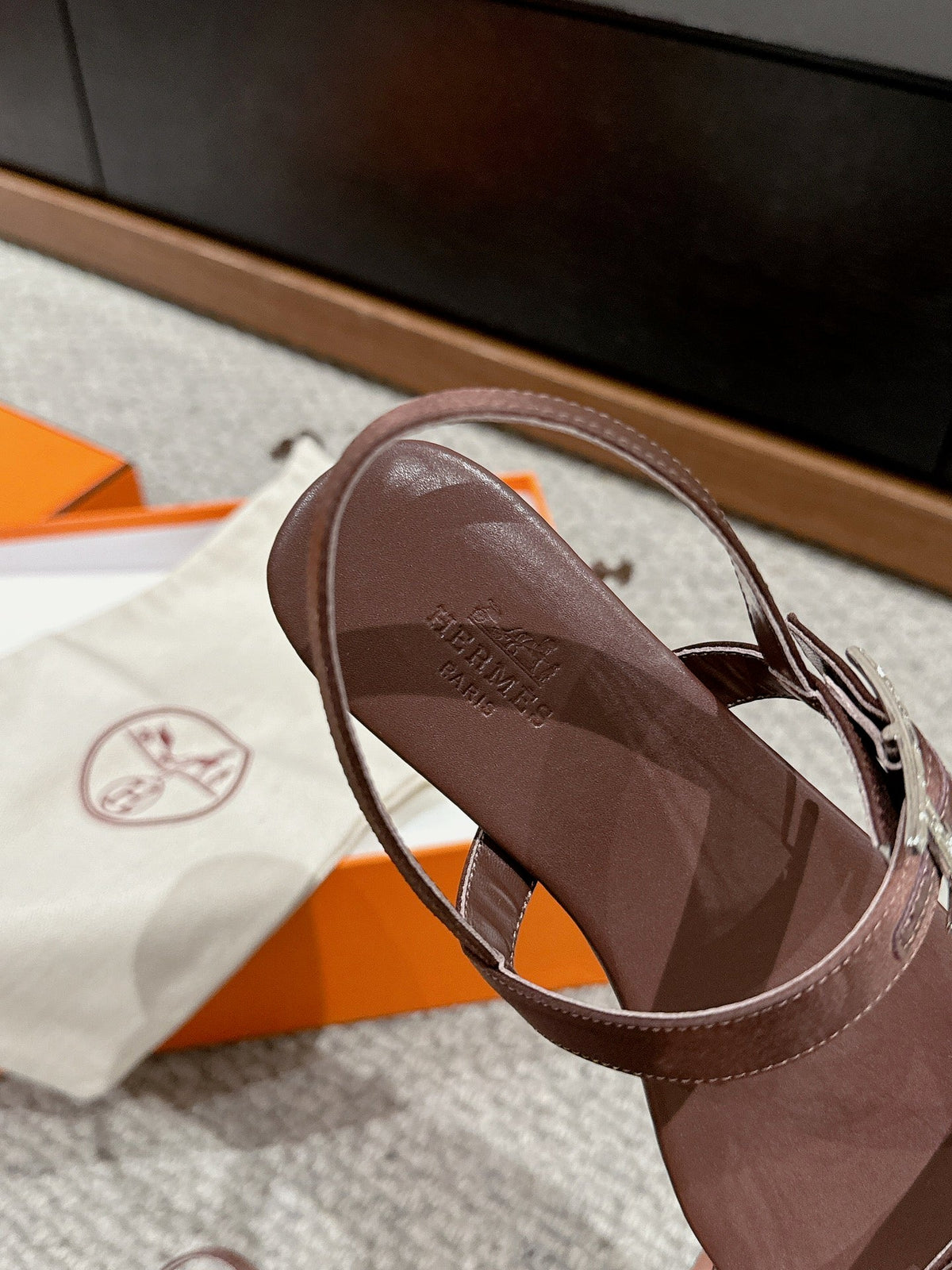 BUCKLE SANDAL CHOCOLATE CALFSKIN