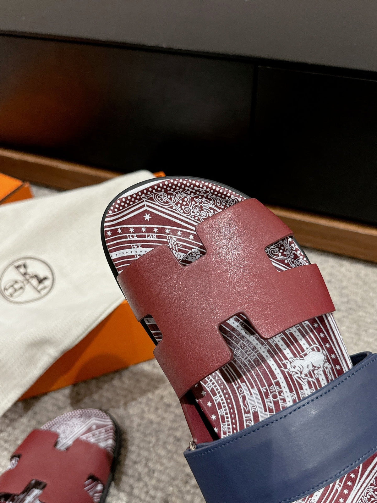 CHYPRE SANDAL BURNT UMBER CALFSKIN UNIQUE