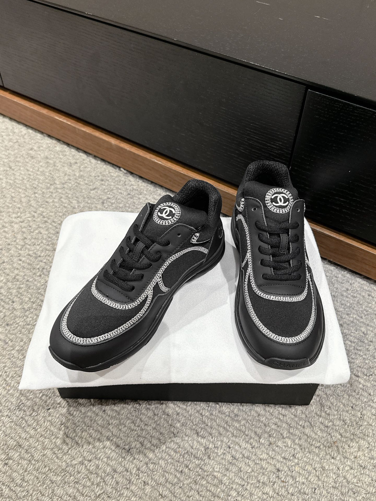 CLASSIC TRAINER IN BLACK FABRIC