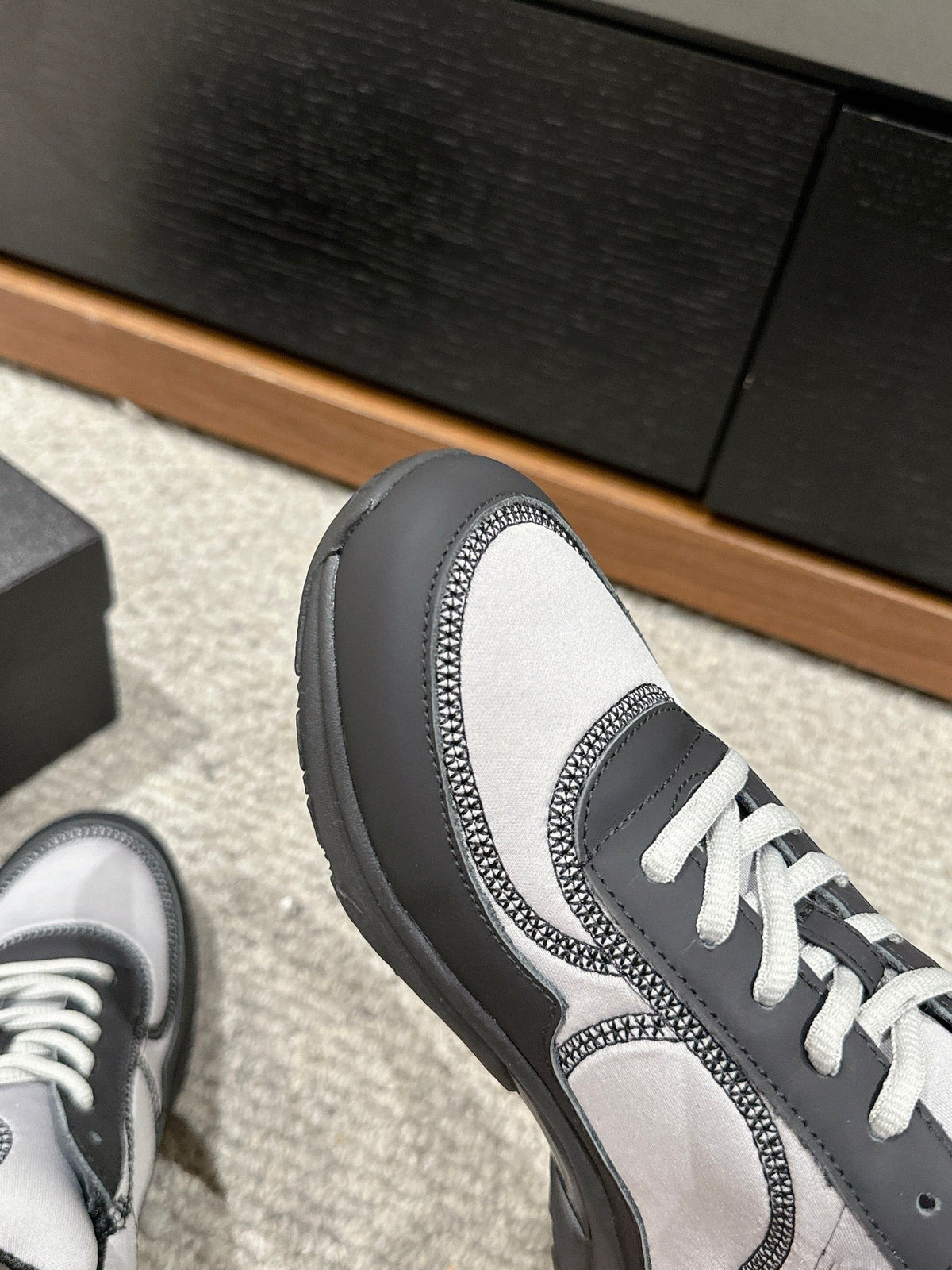CLASSIC TRAINER IN GREY MIX BLACK FABRIC