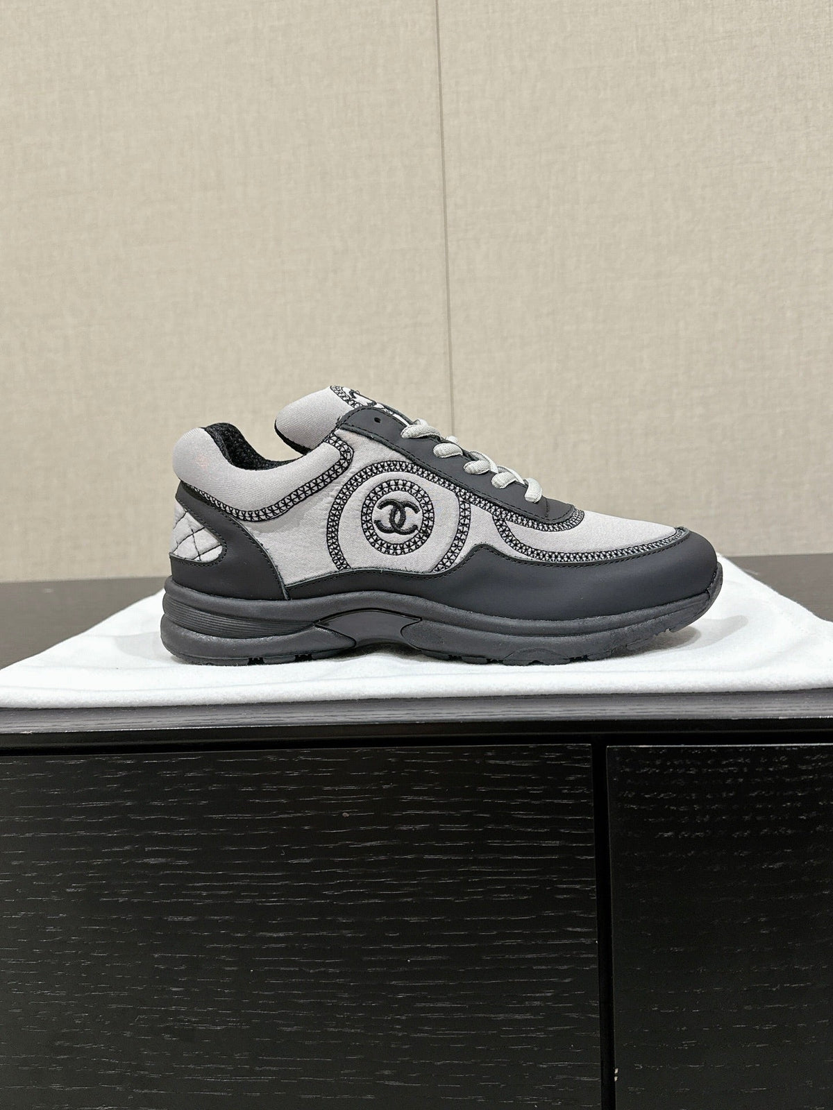 CLASSIC TRAINER IN GREY MIX BLACK FABRIC