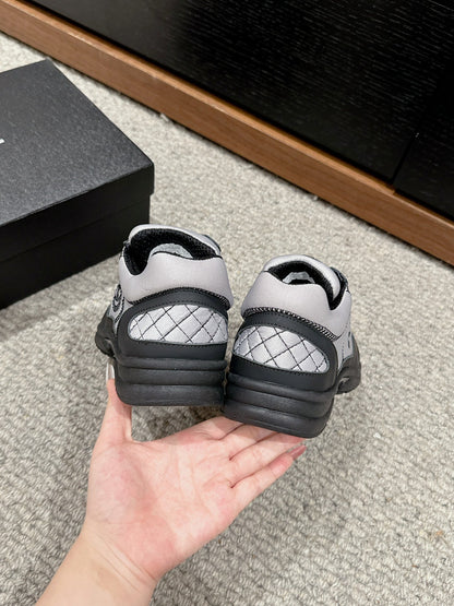 CLASSIC TRAINER IN GREY MIX BLACK FABRIC