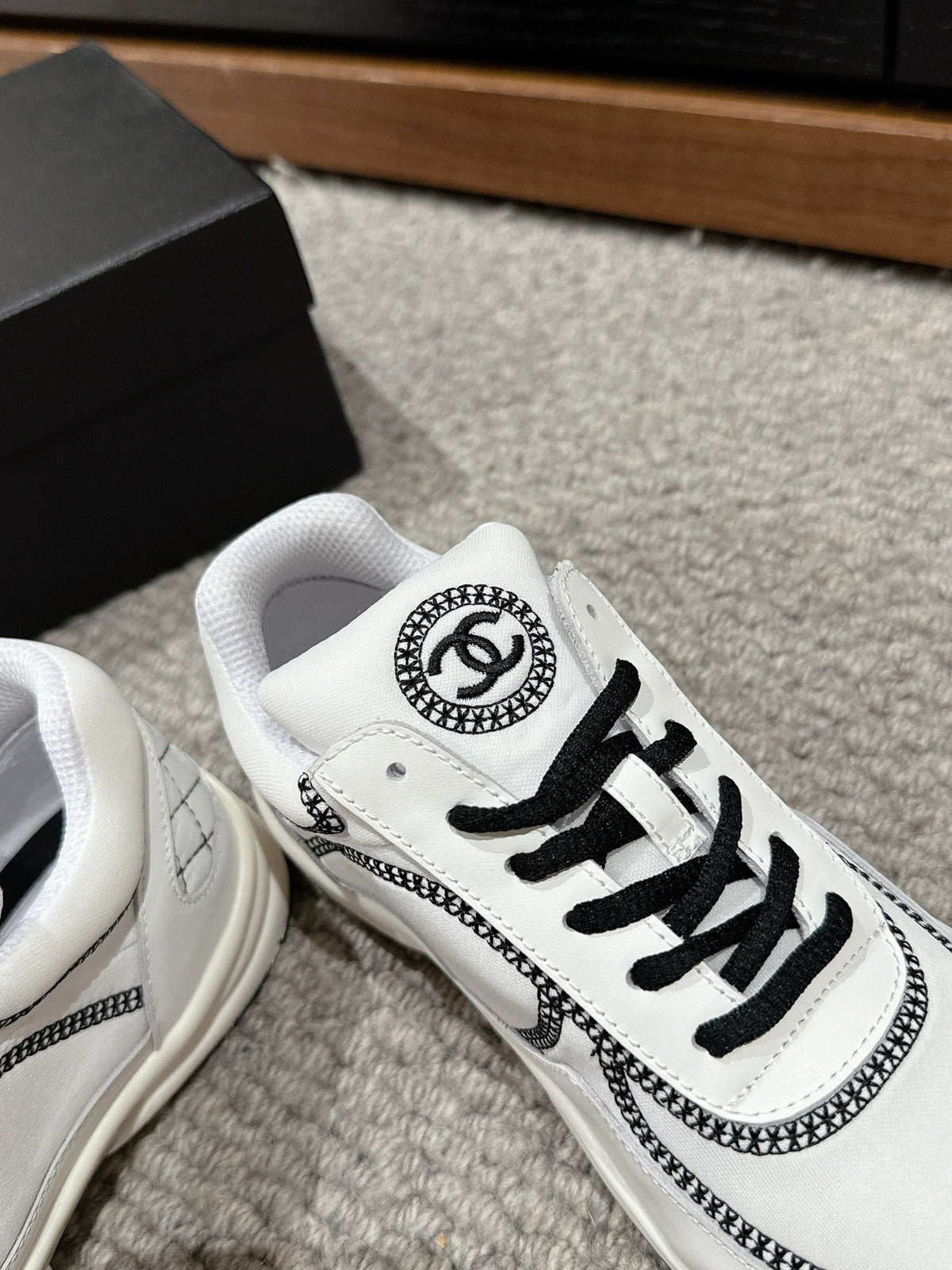 CLASSIC TRAINER IN WHITE MIX BLACK FABRIC