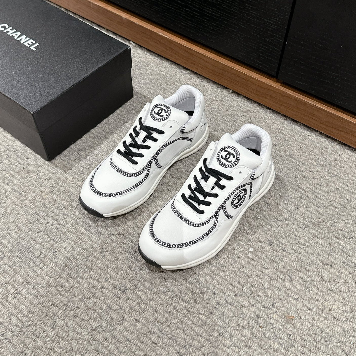 CLASSIC TRAINER IN WHITE MIX BLACK FABRIC