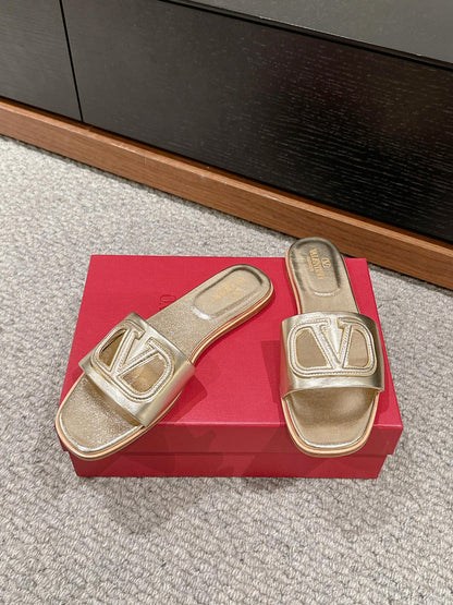VLOGO CUT-OUT GOLD CALFSKIN SLIDE SANDAL