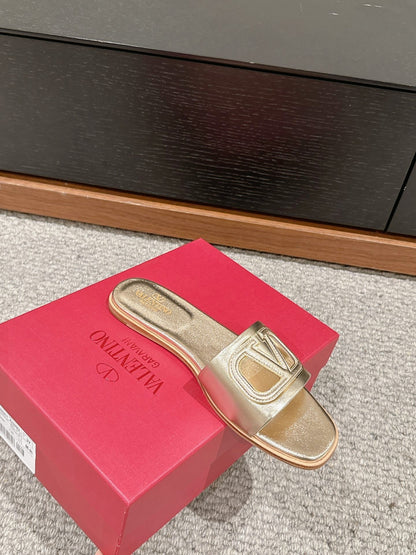 VLOGO CUT-OUT GOLD CALFSKIN SLIDE SANDAL