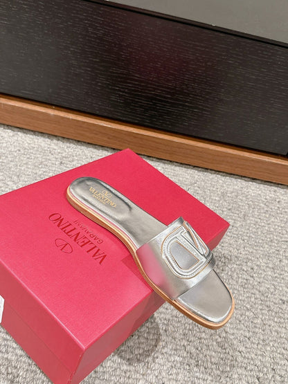 VLOGO CUT-OUT SILVER CALFSKIN SLIDE SANDAL