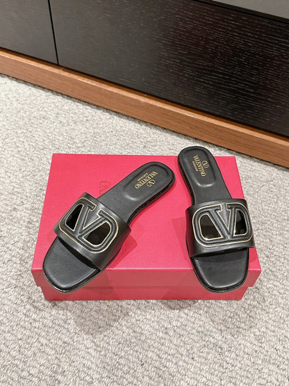 VLOGO CUT-OUT BLACK CALFSKIN SLIDE SANDAL