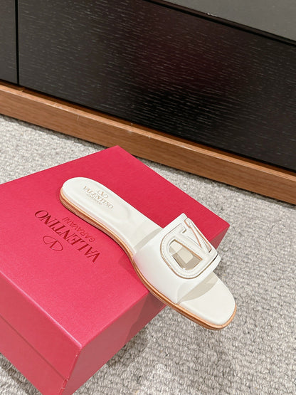 VLOGO CUT-OUT WHITE CALFSKIN SLIDE SANDAL