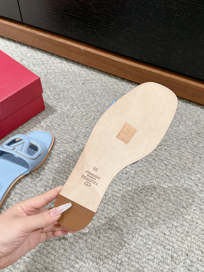 VLOGO CUT-OUT LIGHT BLUE CALFSKIN SLIDE SANDAL
