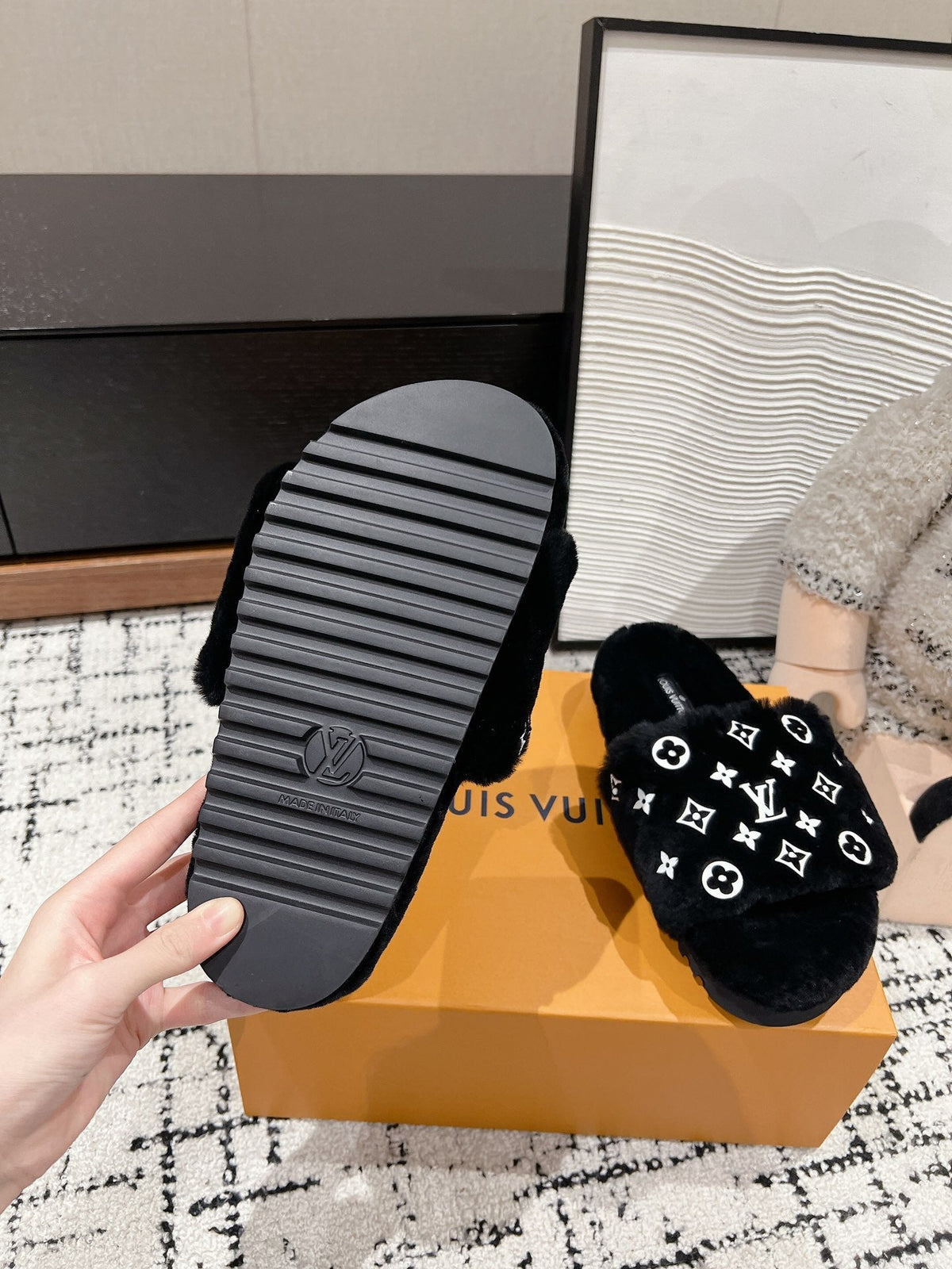 SLIPPER IN BLACK WOOL WITH WHITE LOGO