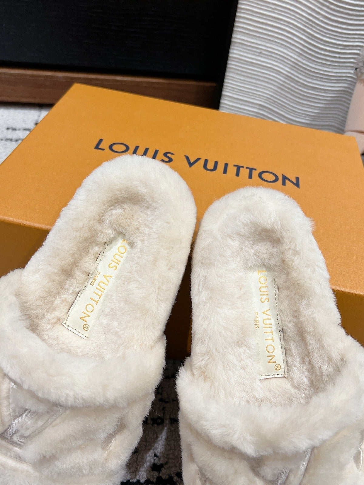 SLIPPER IN BEIGE BISQUE FLEECE