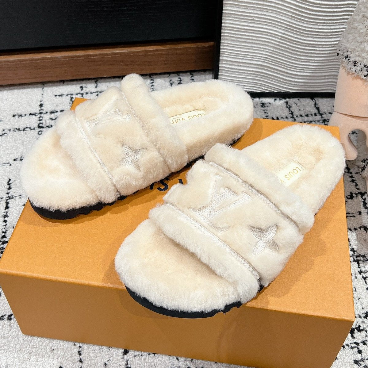 SLIPPER IN BEIGE BISQUE FLEECE