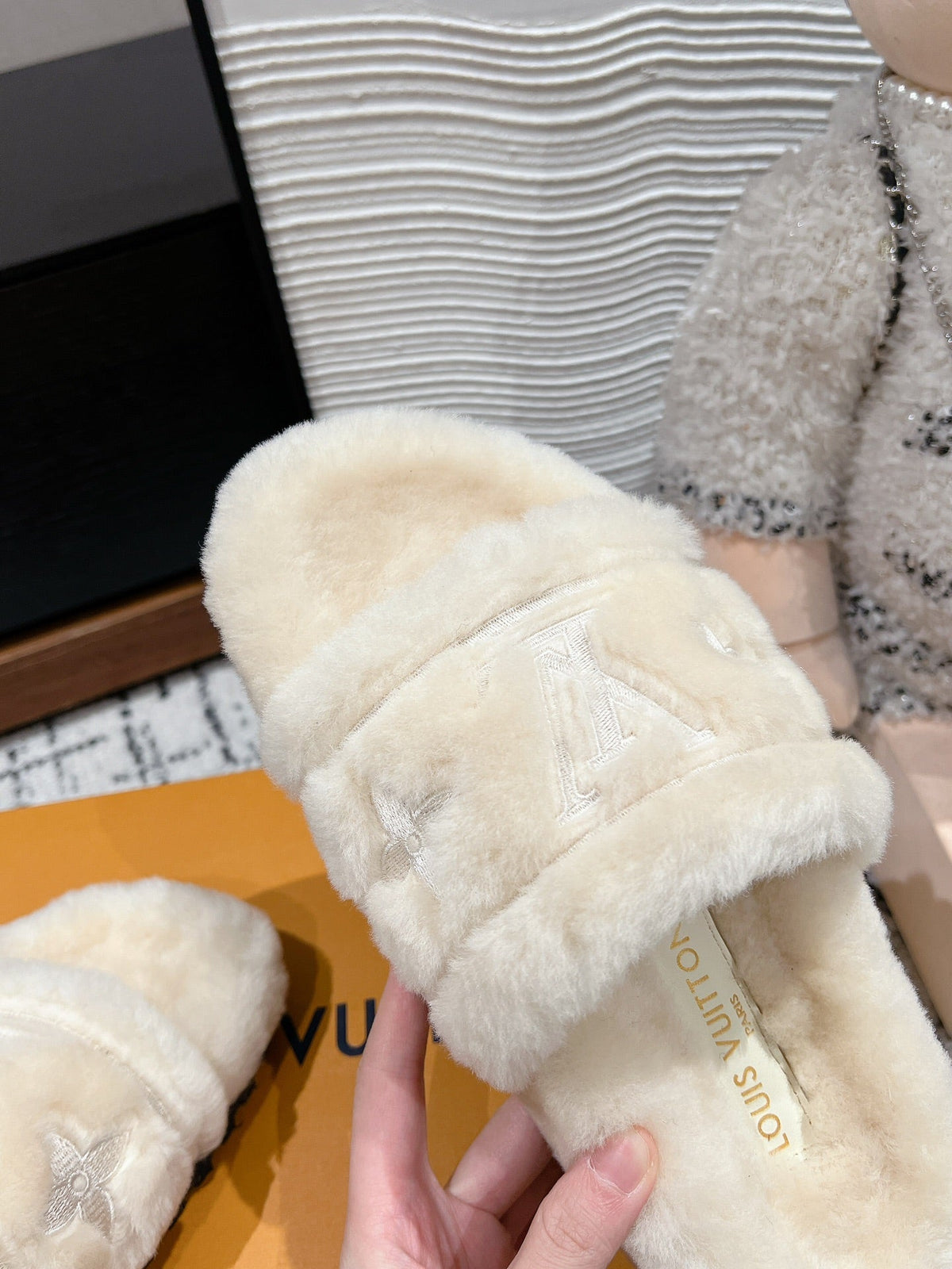 SLIPPER IN BEIGE BISQUE FLEECE