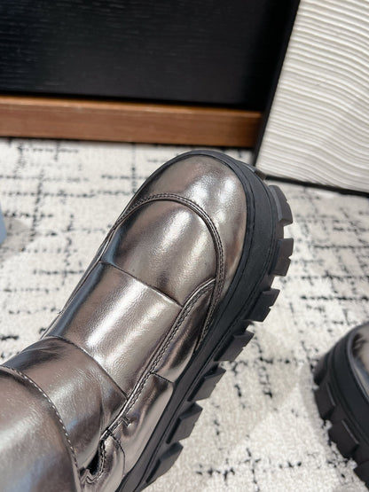 MONOLITH ANKLE BOOTS WITH STRAP IN METALLIC GRAY CALFSKIN AND FLEECE LINING