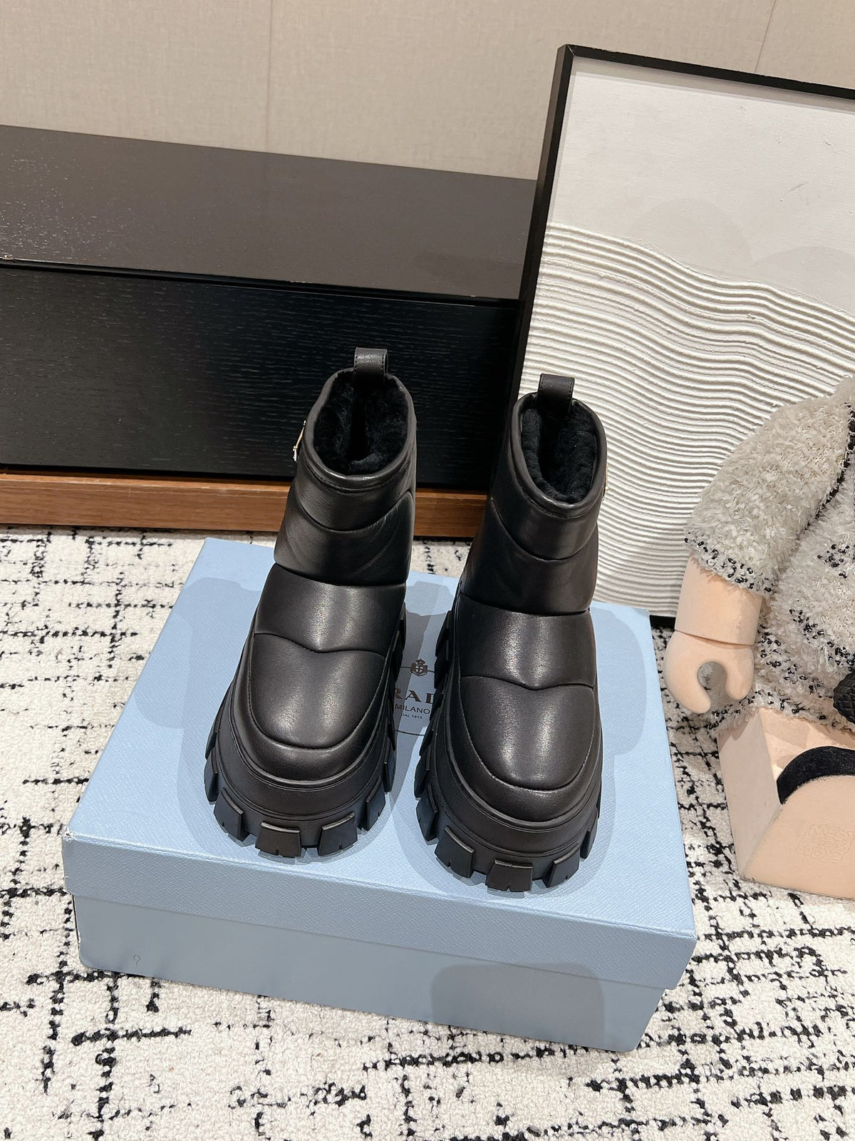 MONOLITH ANKLE BOOTS IN BLACK CALFSKIN AND LAMB FUR LINING