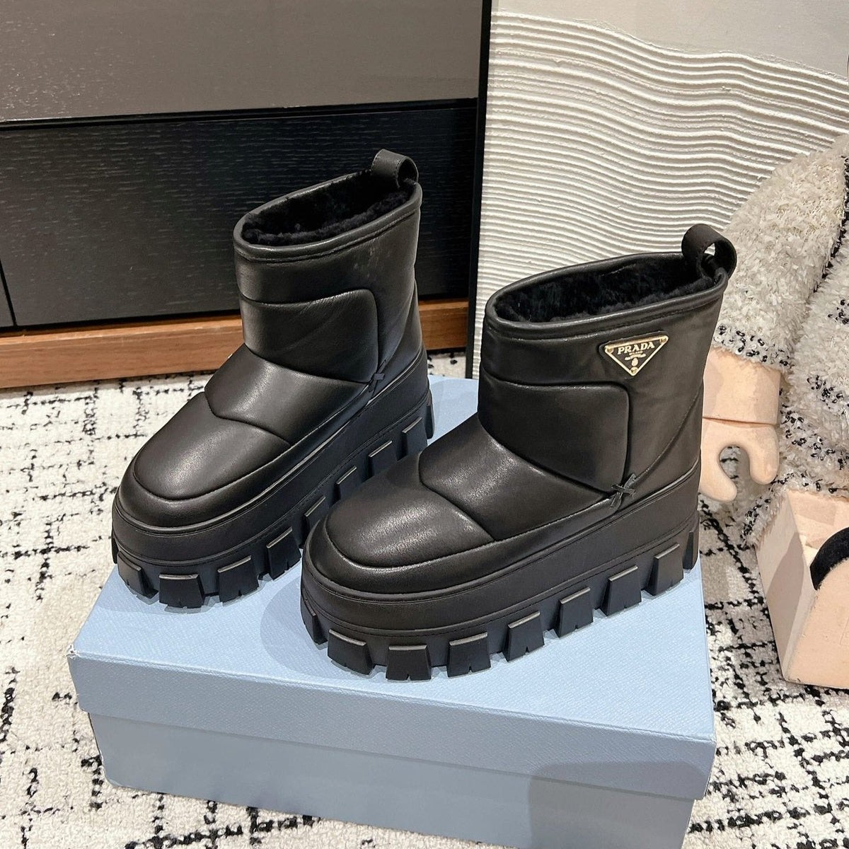 MONOLITH ANKLE BOOTS IN BLACK CALFSKIN AND LAMB FUR LINING