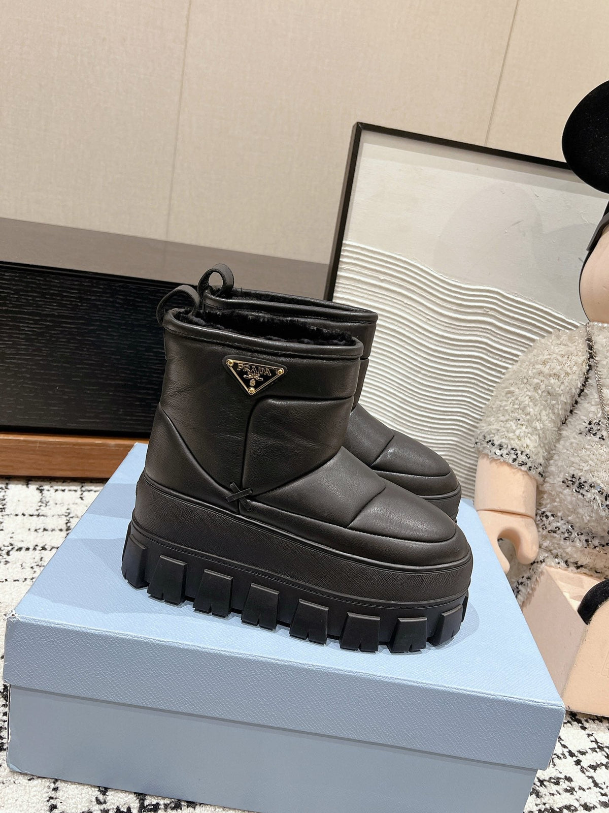 MONOLITH ANKLE BOOTS IN BLACK CALFSKIN AND LAMB FUR LINING