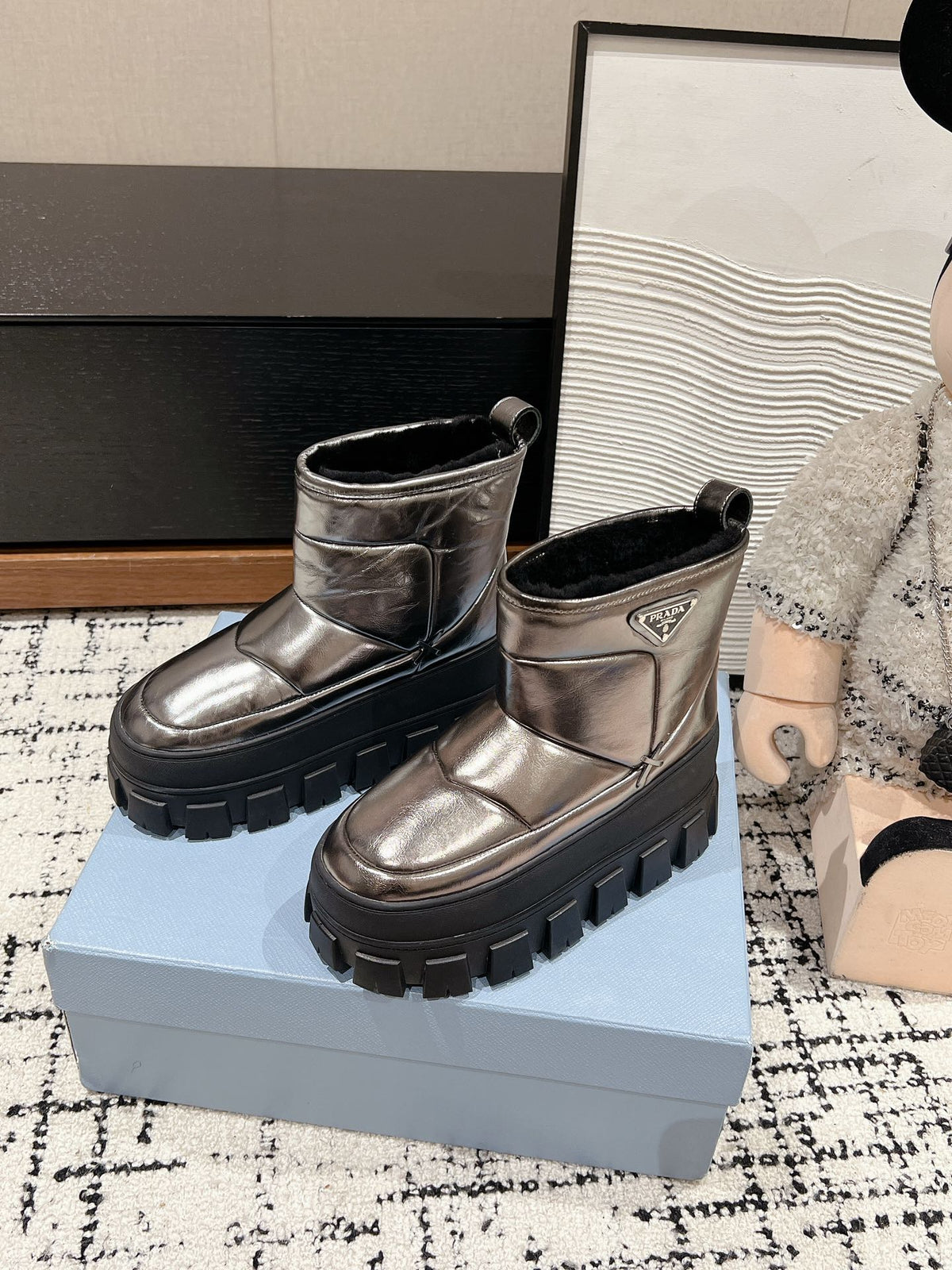 MONOLITH ANKLE BOOTS IN METALLIC GRAY CALFSKIN AND LAMB FUR LINING