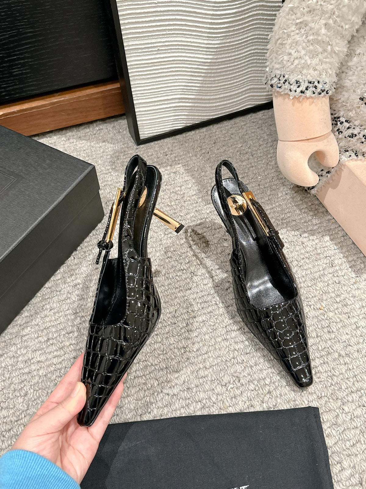 LEE SLINGBACK MID PUMPS IN BLACK CROCODILE SHINY CALFSKIN