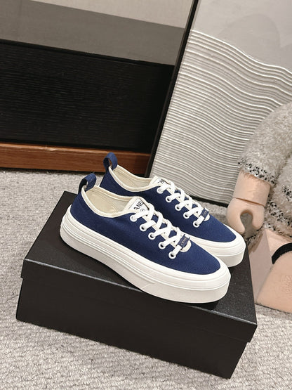 LACE-UP SNEAKERS IN NAVY BLUE CANVAS