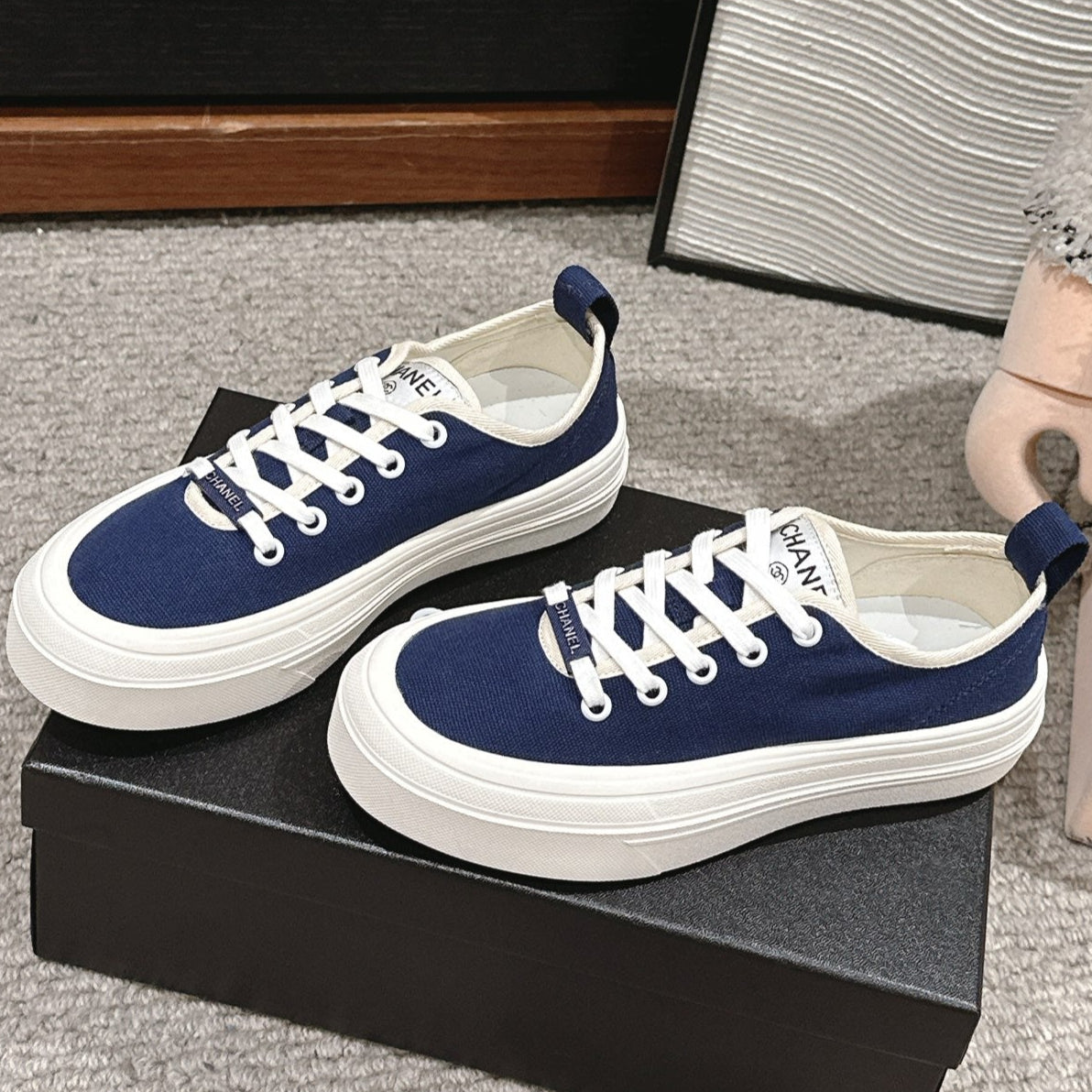 LACE-UP SNEAKERS IN NAVY BLUE CANVAS