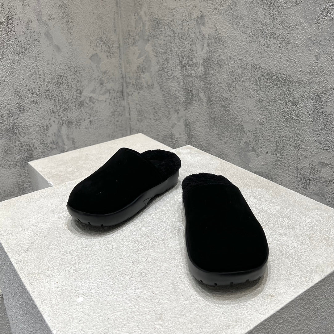 SNAP SLIPPER IN BLACK SUEDE AND SHEARLING LINING