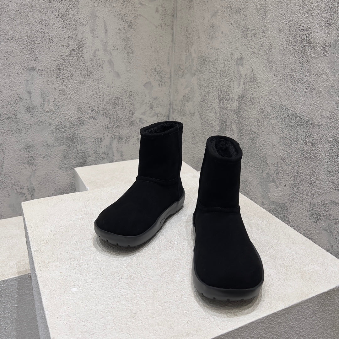 SNAP ANKLE BOOT IN BLACK SUEDE AND SHEARLING LINING