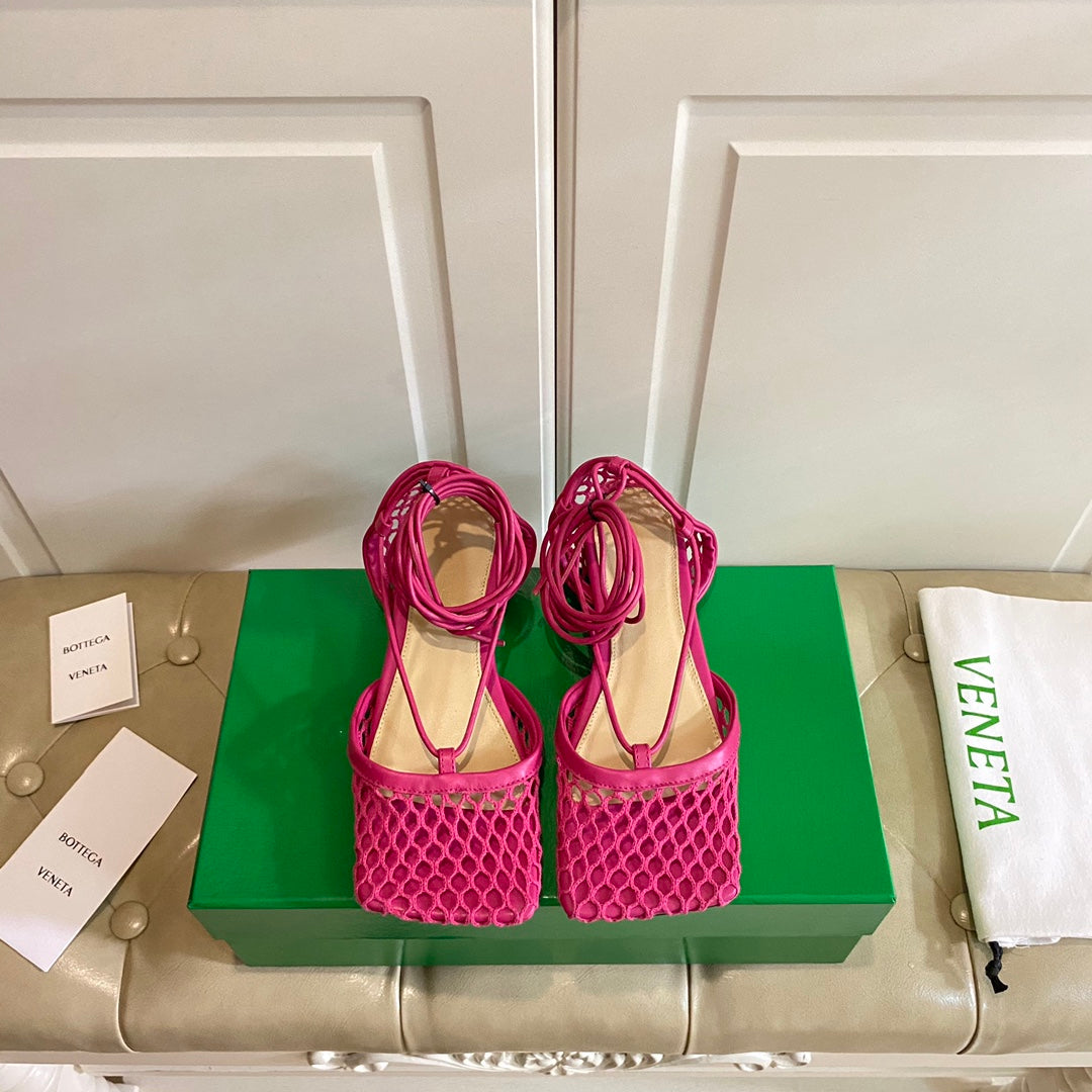 STRETCH LACE-UP FLAT SANDAL IN BRIGHT PINK METALLIZED MESH AND LEATHER