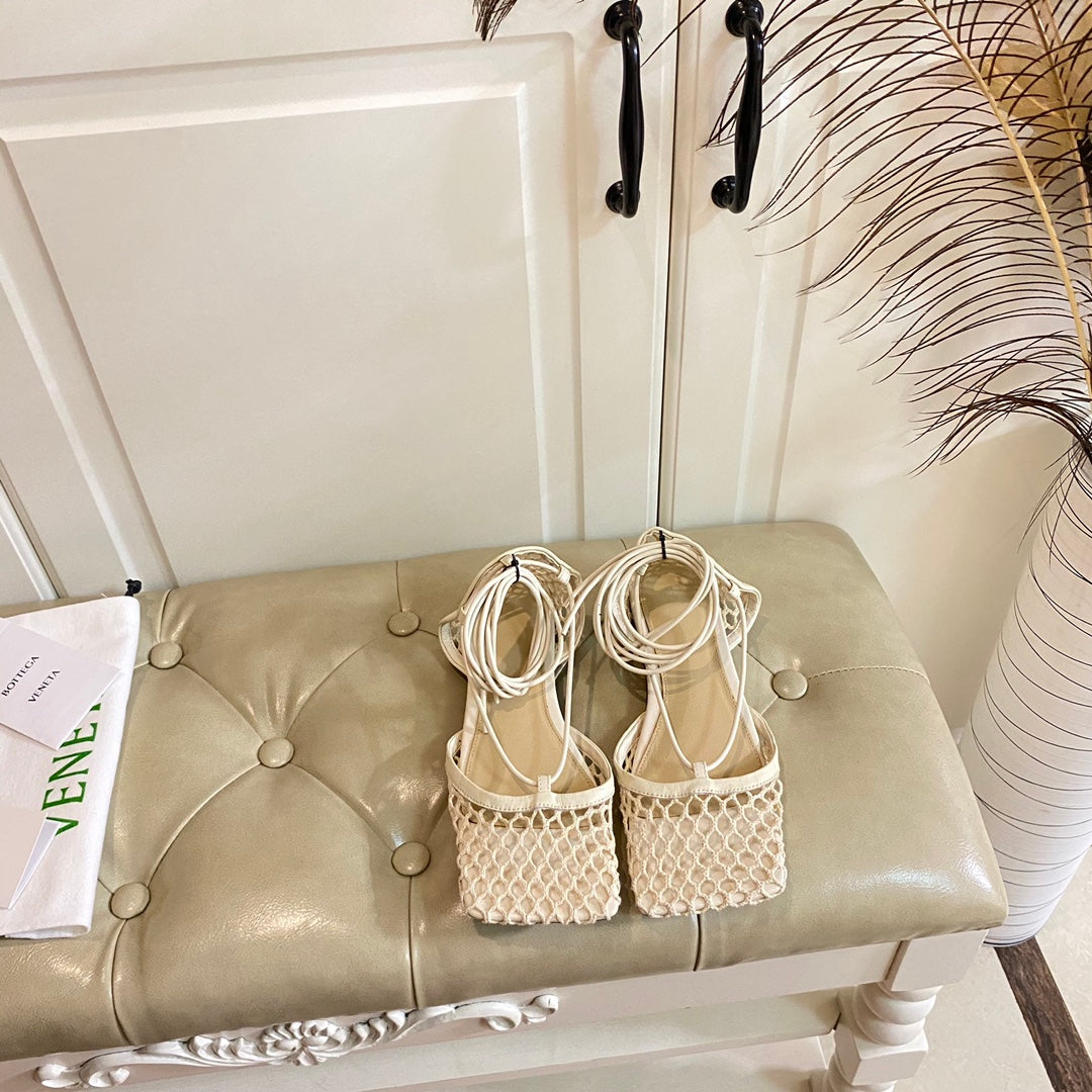 STRETCH LACE-UP FLAT SANDAL IN WHITE CREAM METALLIZED MESH AND LEATHER