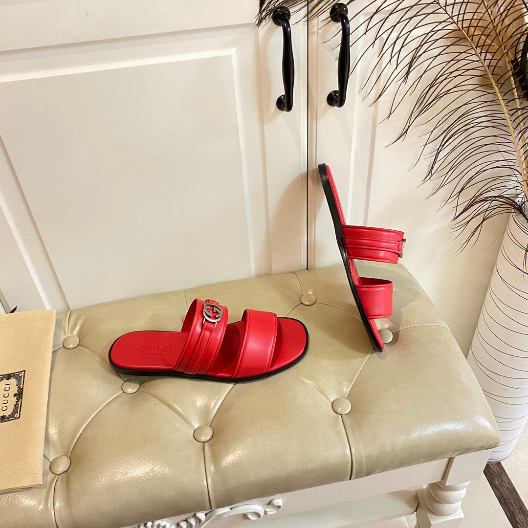 GG SANDAL WITH ROUND INTERLOCKING G IN SCARLET RED CALFSKIN