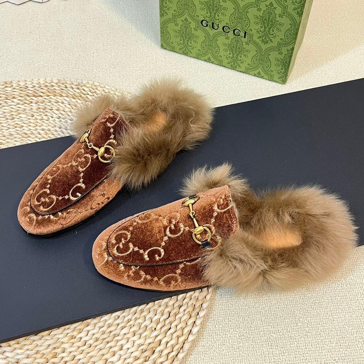 HORSEBIT MULE IN SYRUP BROWN MONOGRAM VELVET AND LAMB WOOL LINING