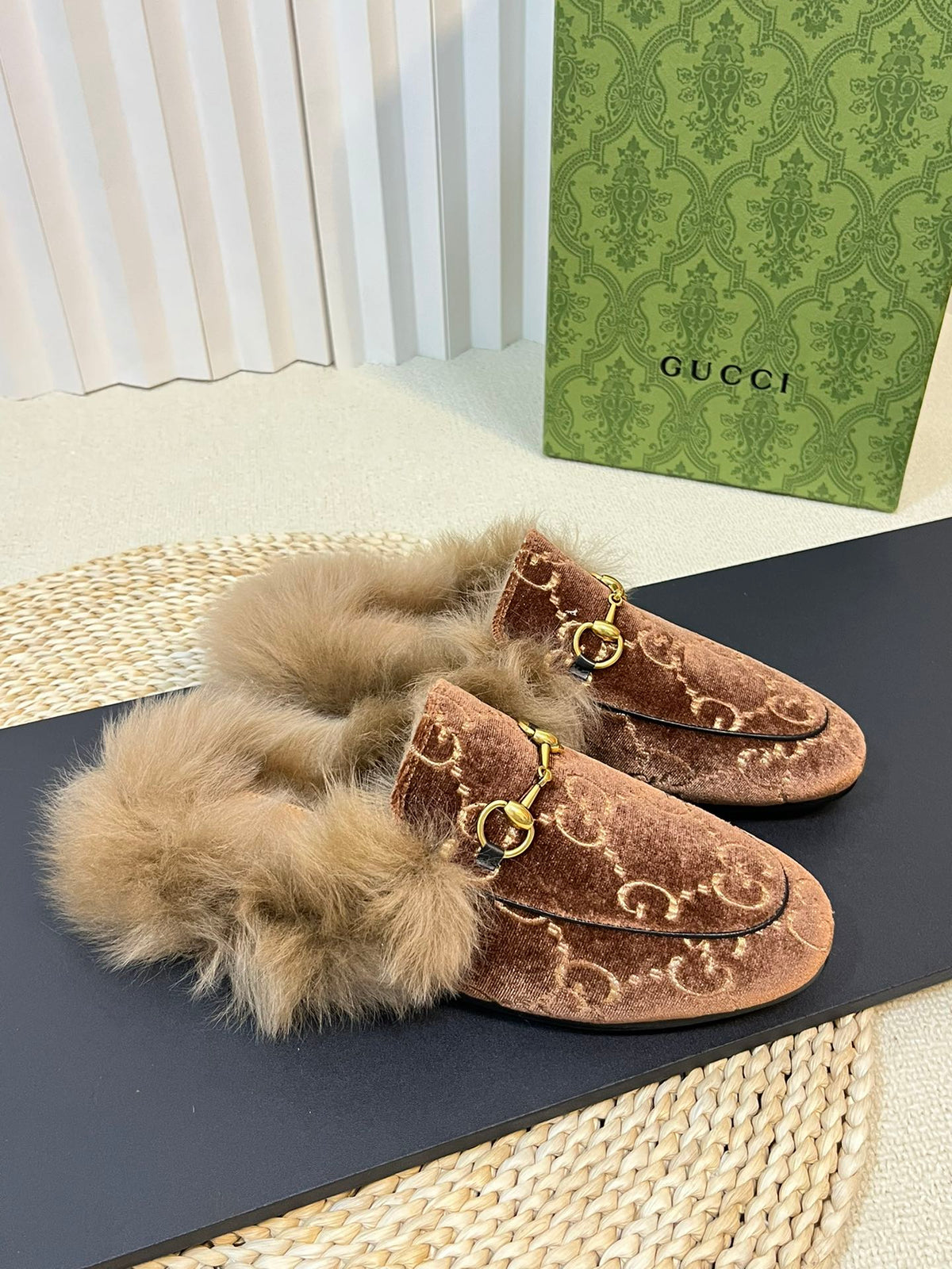 HORSEBIT MULE IN SYRUP BROWN MONOGRAM VELVET AND LAMB WOOL LINING